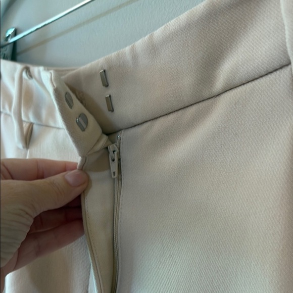 Elegant Cream Nine West Women's Shorts Size 14 - Picture 2 of 7